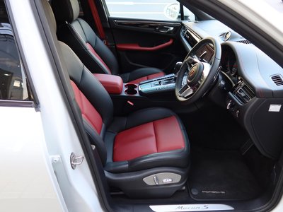 PORSCHE MACAN - 9