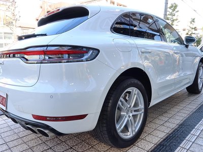 PORSCHE MACAN - 4