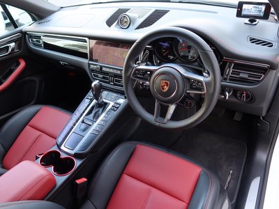 PORSCHE MACAN - 8