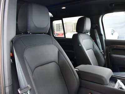 LAND ROVER DEFENDER - 7