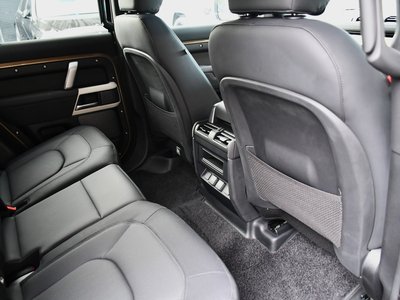 LAND ROVER DEFENDER - 10