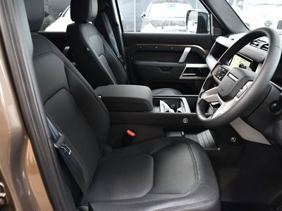 LAND ROVER DEFENDER - 6