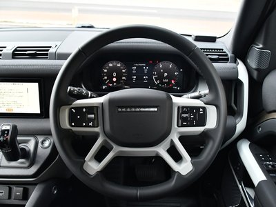 LAND ROVER DEFENDER - 4