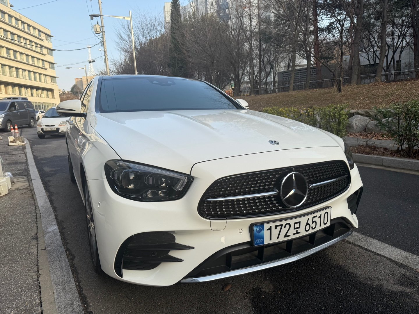 MERCEDES-BENZ E-CLASS - View 1