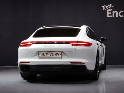 PORSCHE PANAMERA - 3