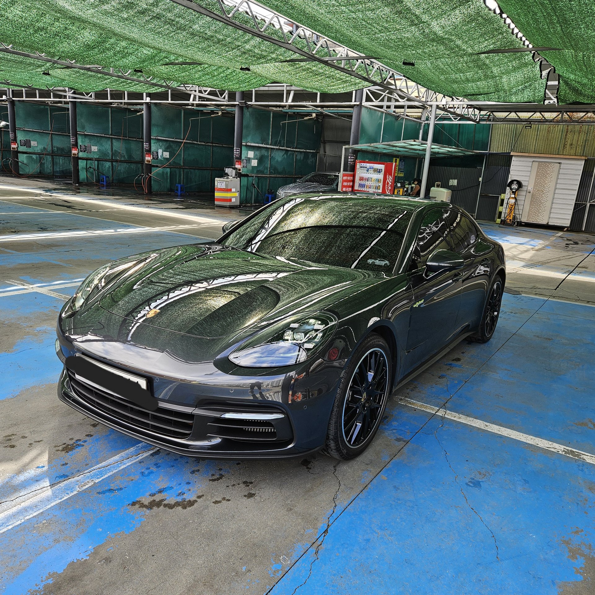 PORSCHE PANAMERA - View 1