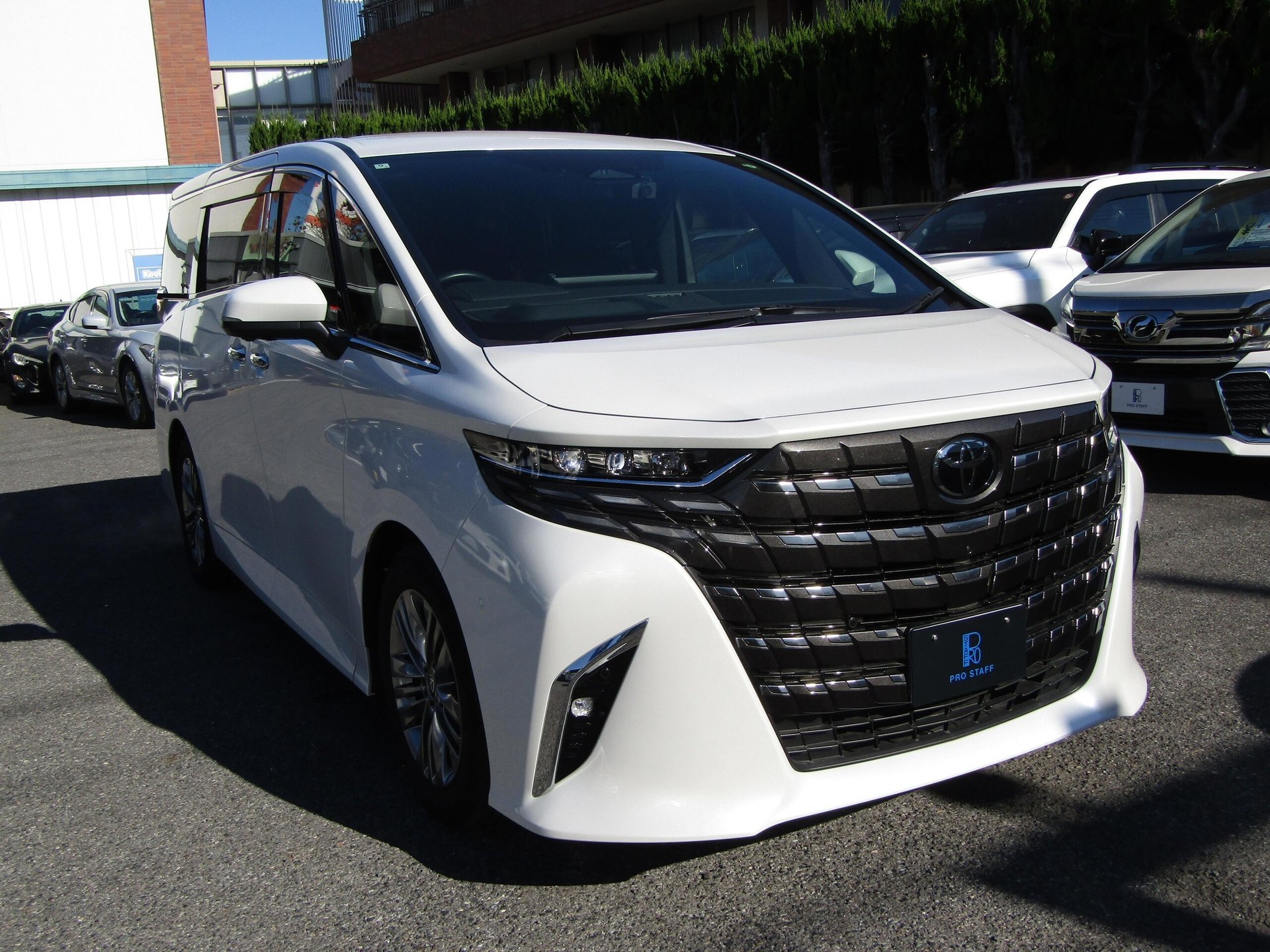 TOYOTA ALPHARD - View 1