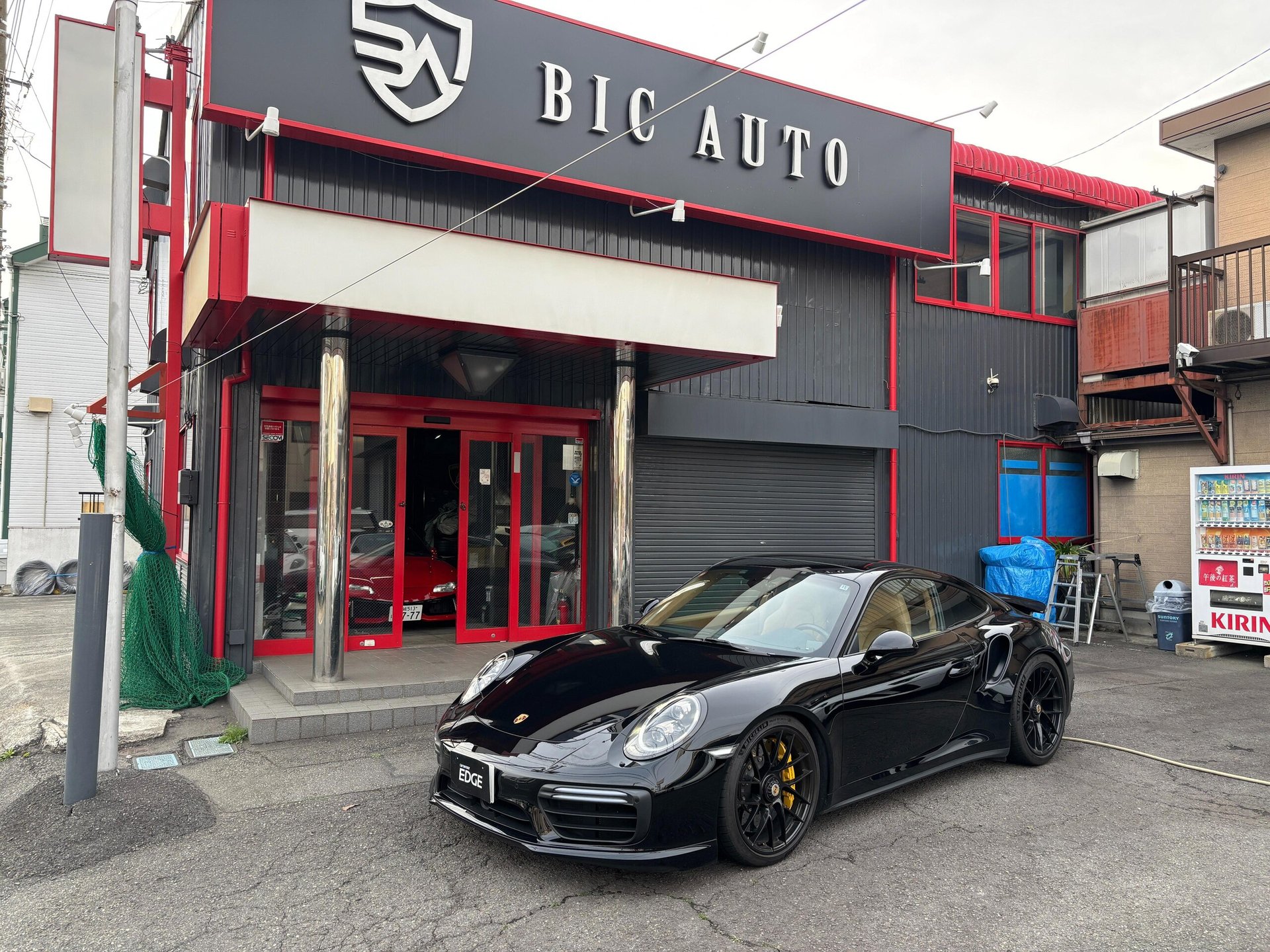 PORSCHE 911 - View 1