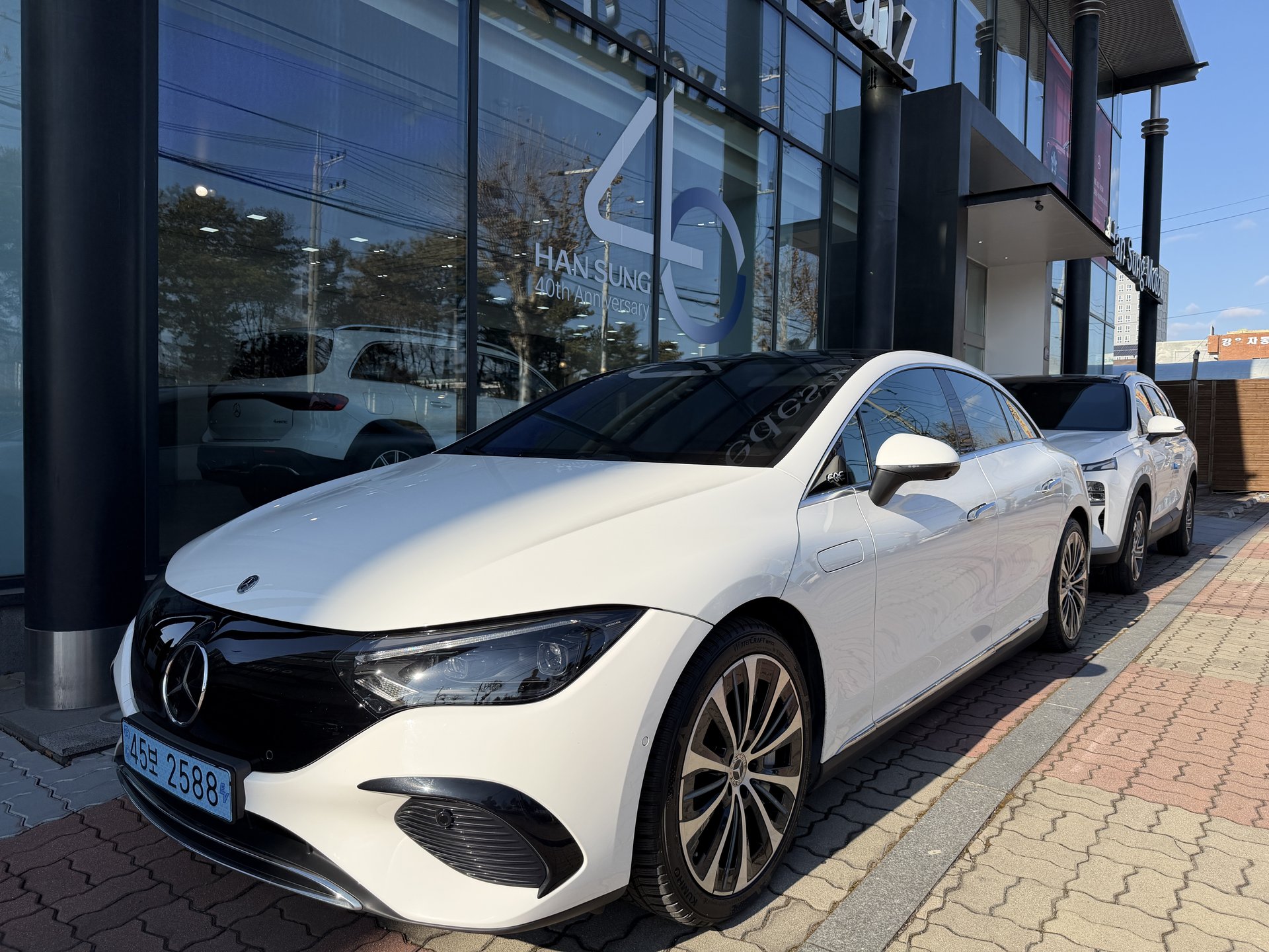 MERCEDES-BENZ EQE - View 1