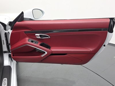 صورة مصغرة 15 لـ 2022 Porsche 718