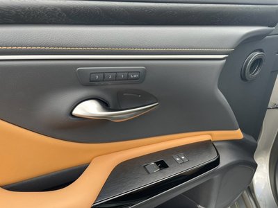 صورة مصغرة 38 لـ 2024 Lexus ES