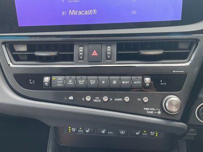 صورة مصغرة 57 لـ 2024 Lexus ES