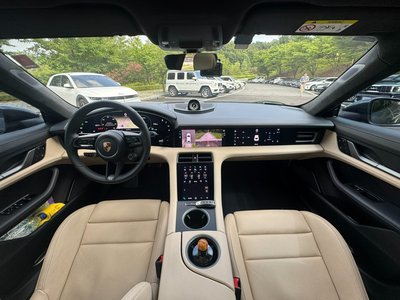 2023 Porsche TAYCAN — миниатюра 11