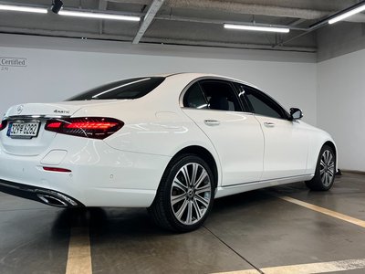 MERCEDES-BENZ E-CLASS - 4