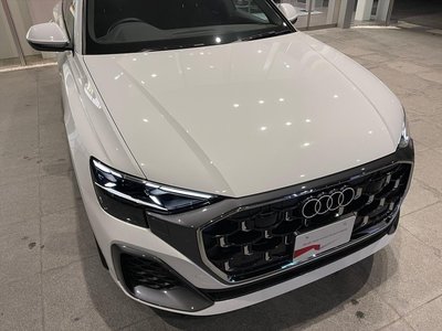 AUDI Q8 - 8