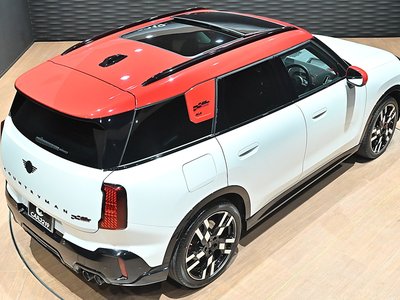 MINI MINI COUNTRYMAN - 9
