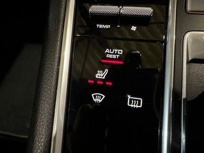 PORSCHE PANAMERA - 10