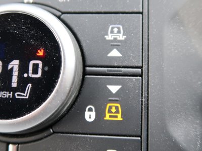 LAND ROVER DEFENDER - 6