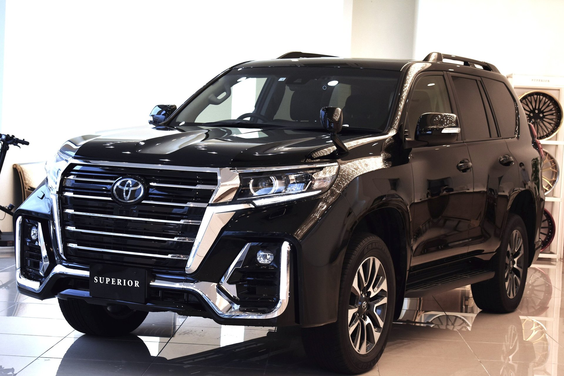 TOYOTA LAND CRUISER PRADO - View 1