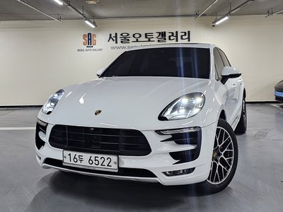 PORSCHE MACAN - 1
