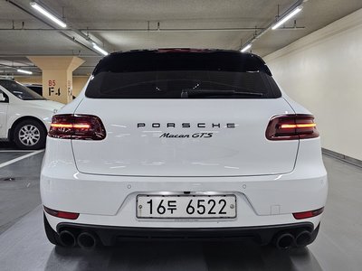 PORSCHE MACAN - 7