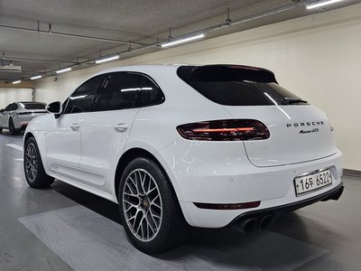 PORSCHE MACAN - 6