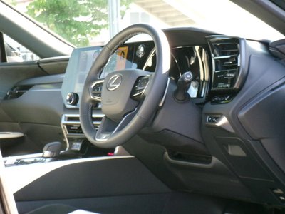 صورة مصغرة 31 لـ 2025 Lexus RX