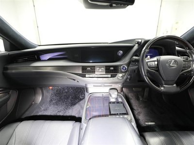 2019 Lexus LS — миниатюра 18