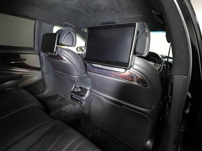 2019 Lexus LS — миниатюра 24