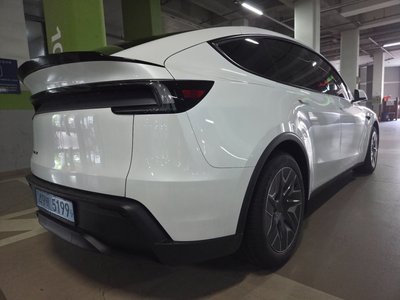 2026 Tesla MODEL Y photo 2