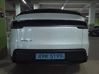 2026 Tesla MODEL Y photo 6