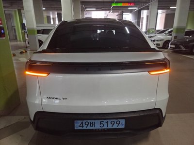 2026 Tesla MODEL Y photo 3