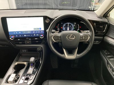 صورة 2 لـ 2023 Lexus NX