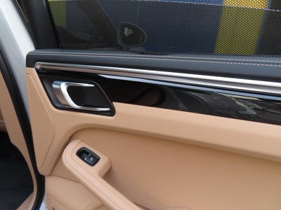 2020 Porsche MACAN thumbnail 34