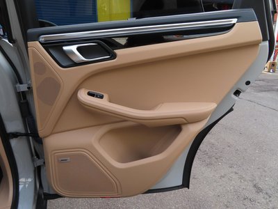 2020 Porsche MACAN thumbnail 33