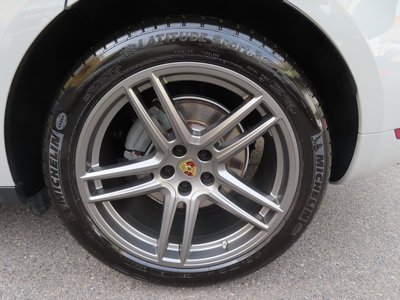 2020 Porsche MACAN thumbnail 25