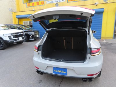 2020 Porsche MACAN thumbnail 39