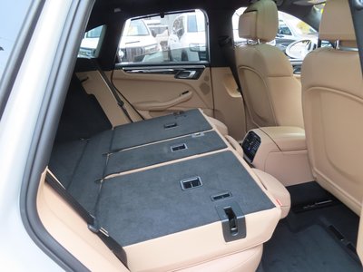 2020 Porsche MACAN thumbnail 43
