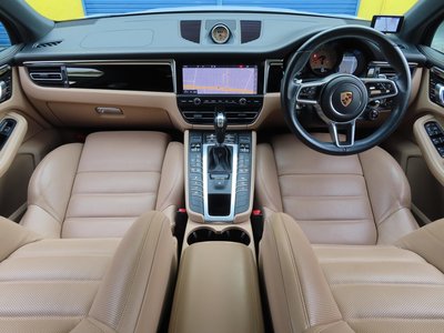 2020 Porsche MACAN photo 2