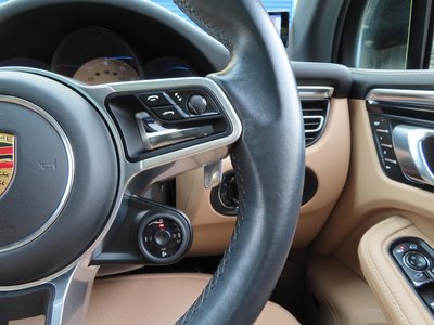 2020 Porsche MACAN thumbnail 50