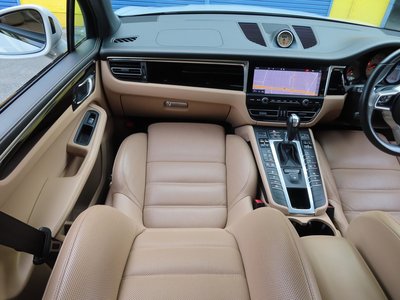 2020 Porsche MACAN thumbnail 46