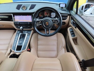 2020 Porsche MACAN thumbnail 45