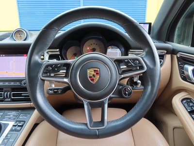 2020 Porsche MACAN photo 3