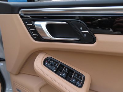 2020 Porsche MACAN photo 5