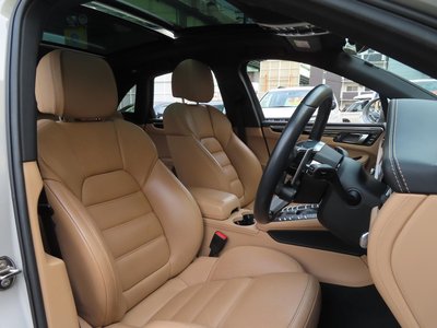 2020 Porsche MACAN photo 6