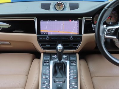 2020 Porsche MACAN thumbnail 51