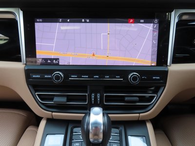 2020 Porsche MACAN thumbnail 54
