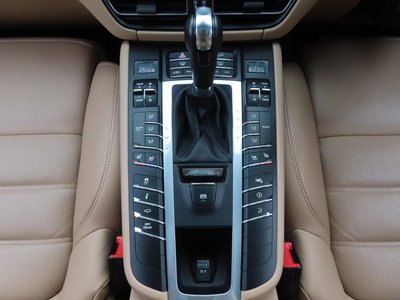 2020 Porsche MACAN thumbnail 55