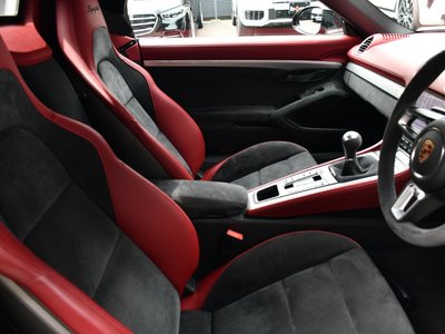 PORSCHE 718 SPYDER - 6