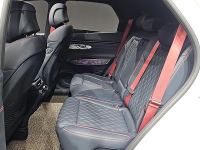 2021 Genesis GV70 — миниатюра 18